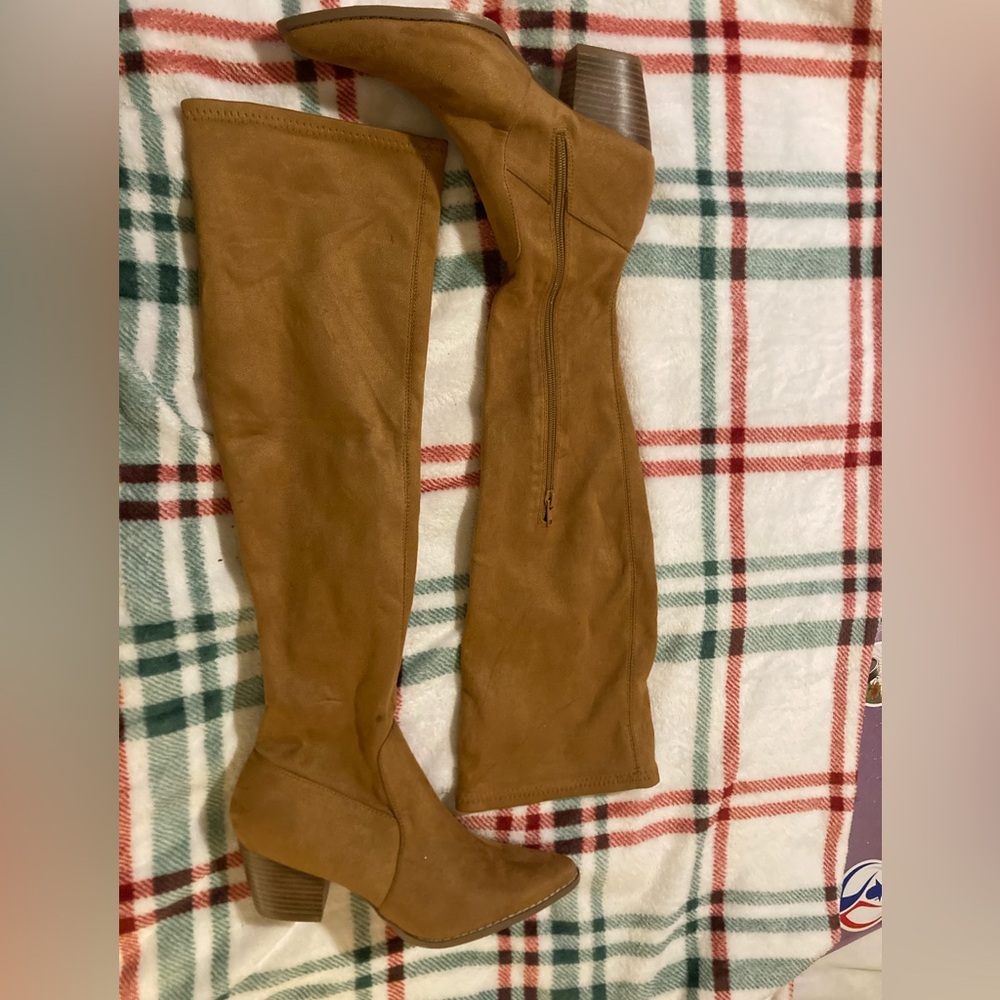 Coconuts by Matisse Tan Fabric Detail